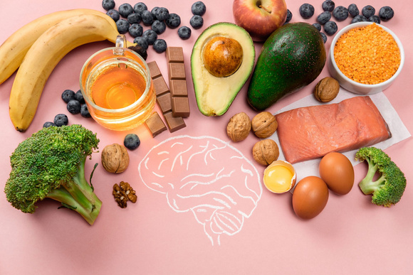 Une étude dévoile les 6 aliments bons pour le cerveau et qui permettent de lutter contre le stress !