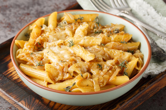 Ce que les Italiens ne font jamais lorsqu'ils réchauffent un plat de pâtes de la veille