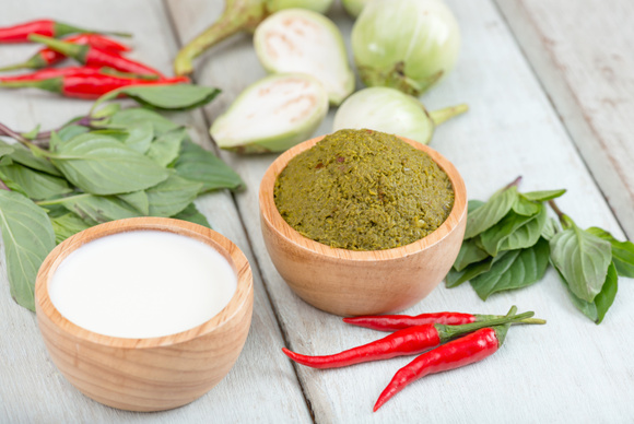 Pâte de curry vert / Stock-Adobe