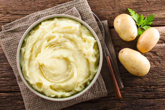 Pour une purée de pomme de terre savoureuse et plus légère, une nutritionniste dévoile son ingrédient secret !