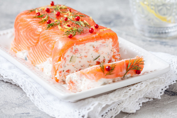 20 idées de recettes avec du saumon fumé pour votre entrée de Noël !