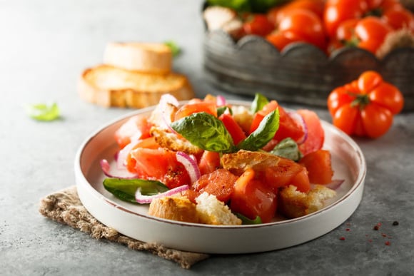 La panzanella, la recette qu’il vous faut pour l’été : voici celle de chef Damien pour réaliser cette délicieuse salade toscane !
