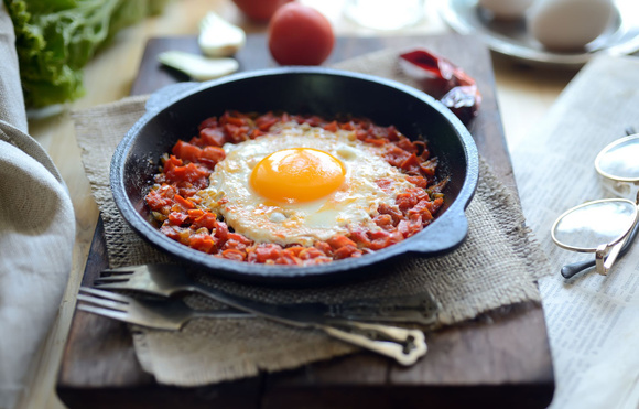 Chakchouka aux poivrons et merguez Adobe Stock
 