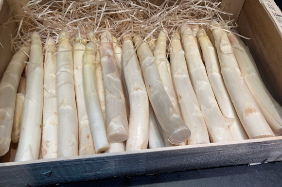 La saison des asperges est ouverte : Comment bien les choisir et les préparer comme un chef ?