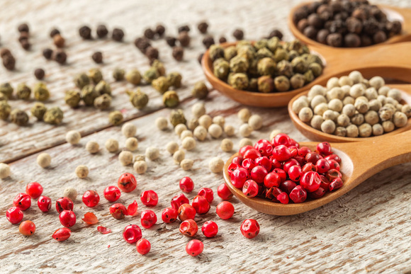 Poivre blanc, noir, vert ou rouge : lequel choisir ?