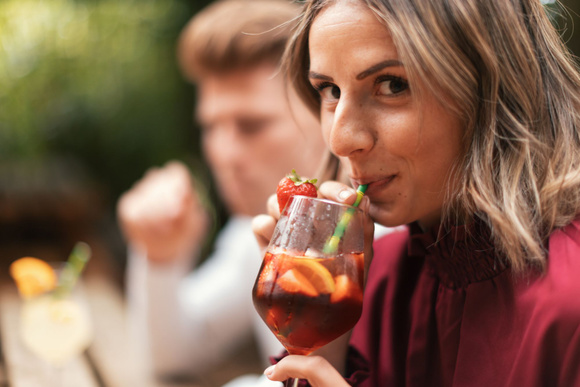 Contrairement aux idées reçues, les jeunes délaissent de plus en plus ce type de boisson !