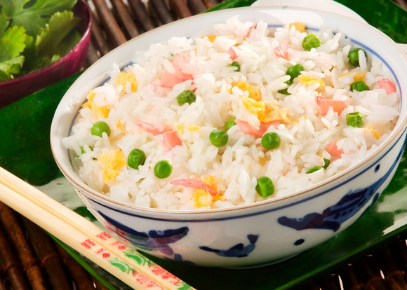 Cette cheffe d’origine cantonaise partage la véritable recette du riz cantonais qui n’a rien à voir avec celui qu’on connaît !