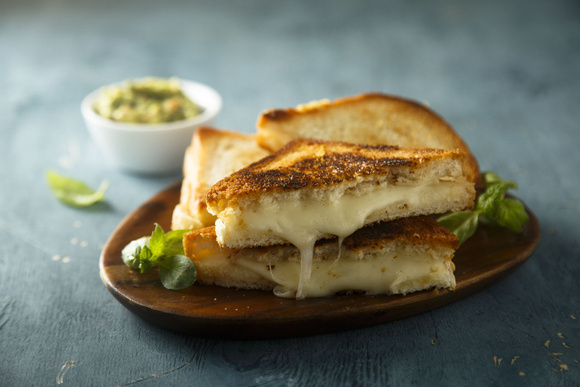 Croque-monsieur à la cancoillotte. Adobestock