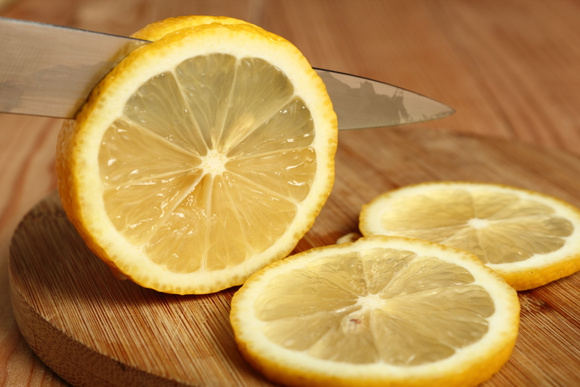 “Un fabuleux concentré d’arôme” : Yotam Ottolenghi partage sa méthode simple pour du citron confit express !