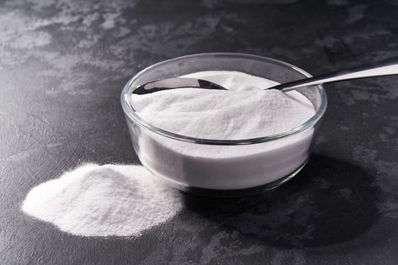 Répartissez du bicarbonate dans la pièce