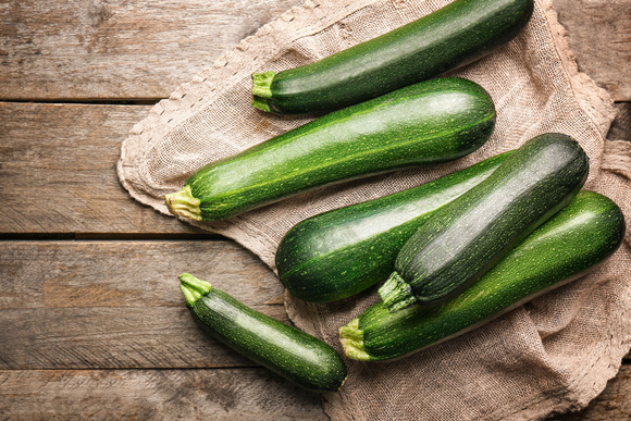 Vitamine C, potassium, eau : les bienfaits de la courgette. Adobestock