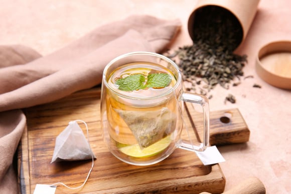 Cette astuce toute simple permet d’atténuer l’amertume du thé sans ajouter du sucre
