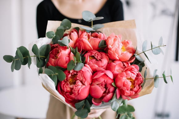 Le secret pour garder vos fleurs coupées deux fois plus longtemps se cache dans votre cuisine : il s’agit de ces deux ingrédients