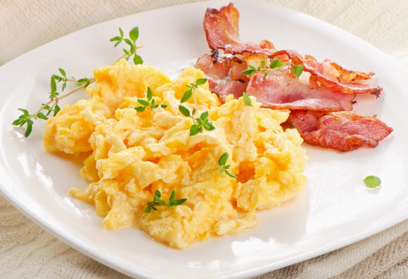 Idées recettes avec des oeufs brouillés. Adobestock