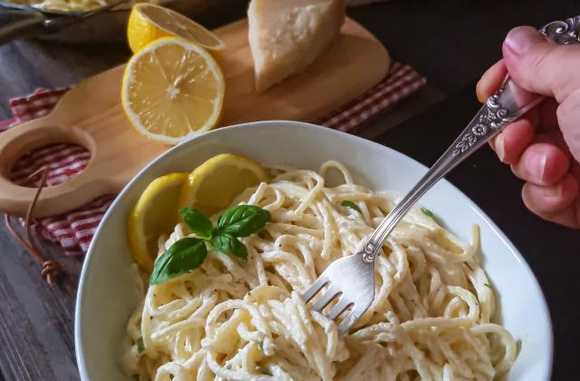 Spaghetti au citron et sauce crémeuse. Silvia Santucci