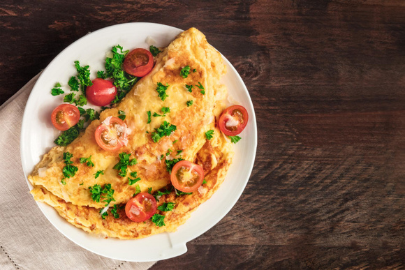 Ce chef dévoile sa technique (la plus facile du monde) pour faire une délicieuse omelette en seulement 3 minutes !