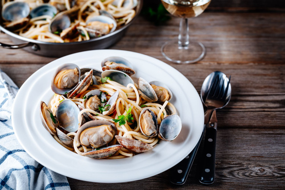 Spaghetti alle vongole : pourquoi ce plat emblématique est en danger de disparition en Italie ?