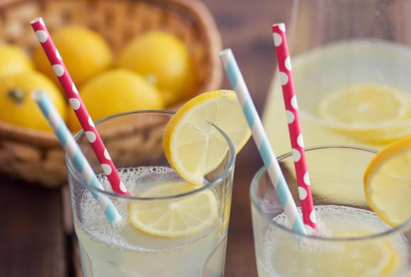 Citronnade : voici nos 3 meilleures recettes pour la faire maison à l’approche de l’été !