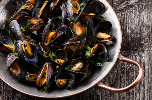 Moules marinières au gingembre. Adobestock