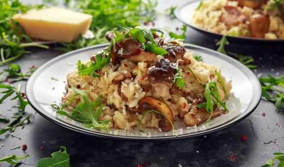 Risotto aux cèpes facile. Adobestock