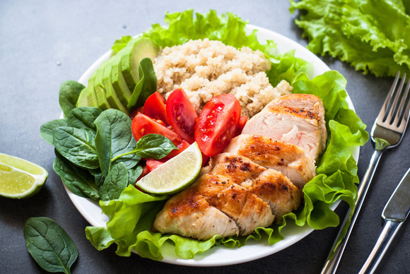 Comment bien composer son assiette pour un déjeuner équilibré ?