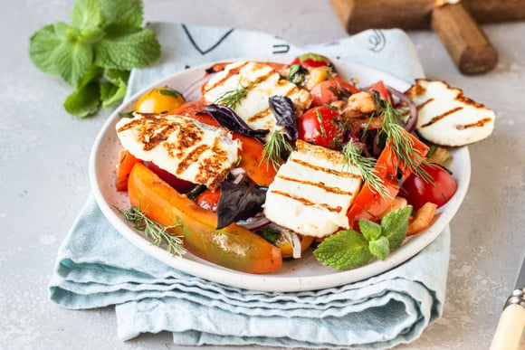 3 idées de recettes gourmandes avec du halloumi grillé au barbecue