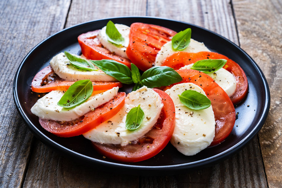 Salade tomate et mozzarella - Adobestock 