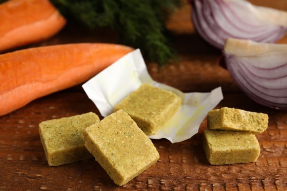 Bouillon cube / Adobe Stock