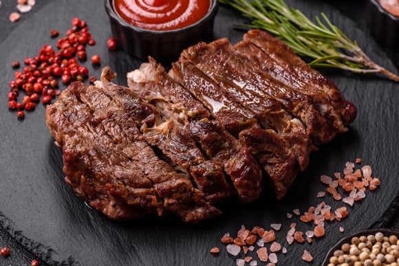 L’astuce que les chefs ne veulent pas vous dire pour avoir une viande grillée comme au resto