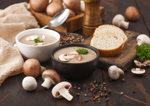“Très facile et toujours réussi” : ce velouté de champignons noté 5/5 par nos lecteurs est un délice, voici la recette !