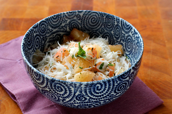 Salade légère au pamplemousse crevettes et vermicelles de riz. Silvia Santucci