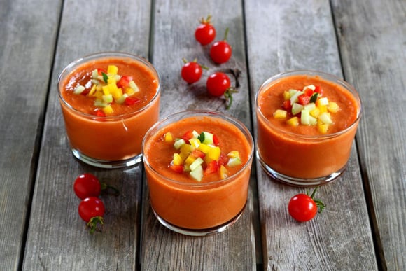 10 recettes fraîches de gaspachos et soupes froides pour affronter les fortes chaleurs