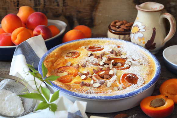 Tous en cuisine : Cyril Lignac dévoile une délicieuse recette de clafoutis aux abricots !