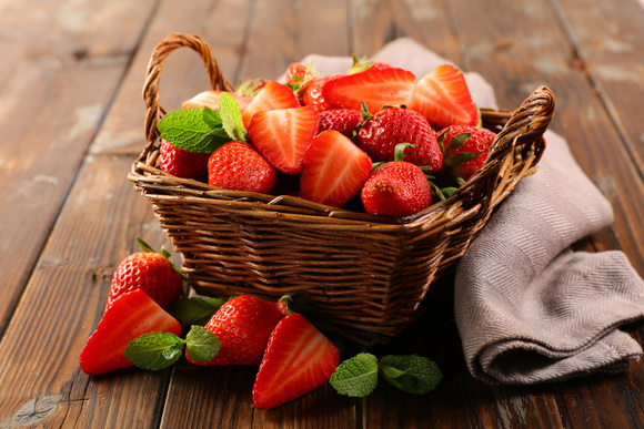 Quelles fraises choisir pour un fraisier ? Adobestock