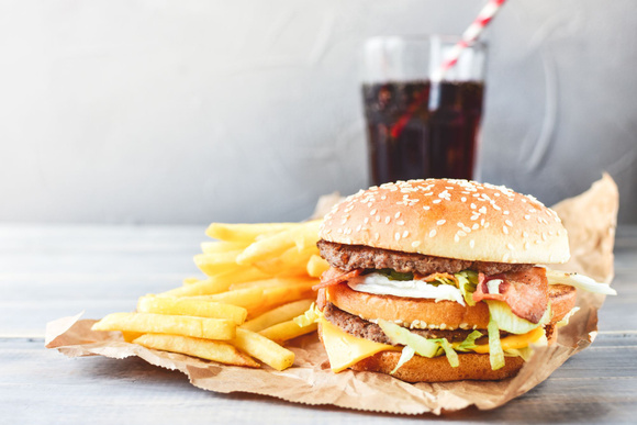 McDonald’s, Burger King ou KFC : quel menu 1er prix cale le plus ? Une diététicienne livre son verdict