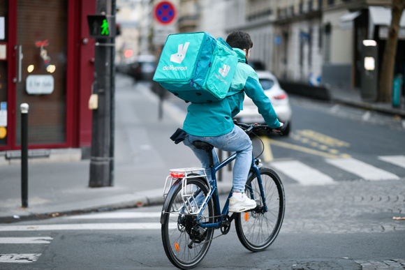 Ni burger, ni pizza : Deliveroo dévoile le plat le plus populaire à la livraison en France