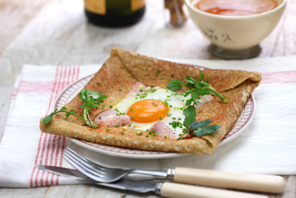 L’astuce de ce chef permet de transformer du simple pain rassis en crêpes