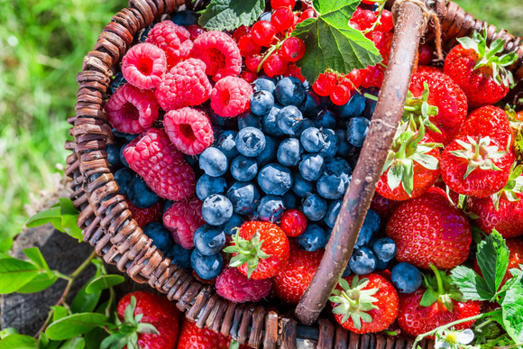 Manger ce fruit rouge quotidiennement pourrait avoir un réel effet bénéfique sur notre système digestif d’après des experts santé