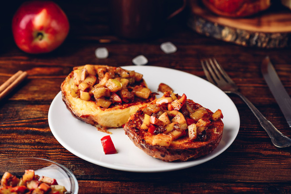 Pain perdu aux pommes : découvrez la recette de cette diététicienne pour un petit-déjeuner équilibré