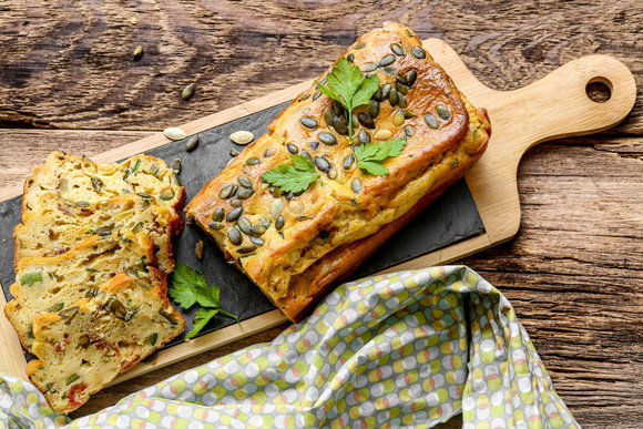 Cake salé : Comment éviter que la garniture ne tombe au fond et la répartir uniformément ?