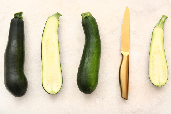 Cette recette transforme le croque-monsieur en un plat équilibré et gourmand grâce aux courgettes