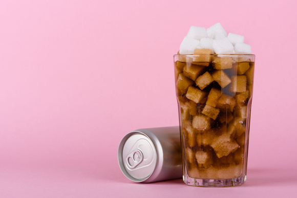 Le sucre rendrait dépendant aux sodas. Adobestock