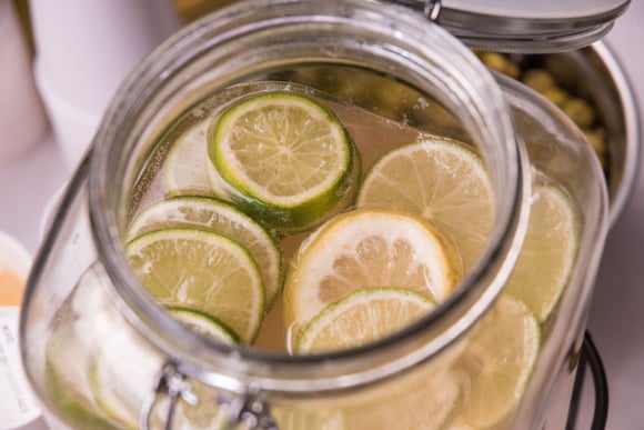 Connaissez-vous la citronnade jamaïcaine, la boisson parfaite pour les chaudes journées d’été ?