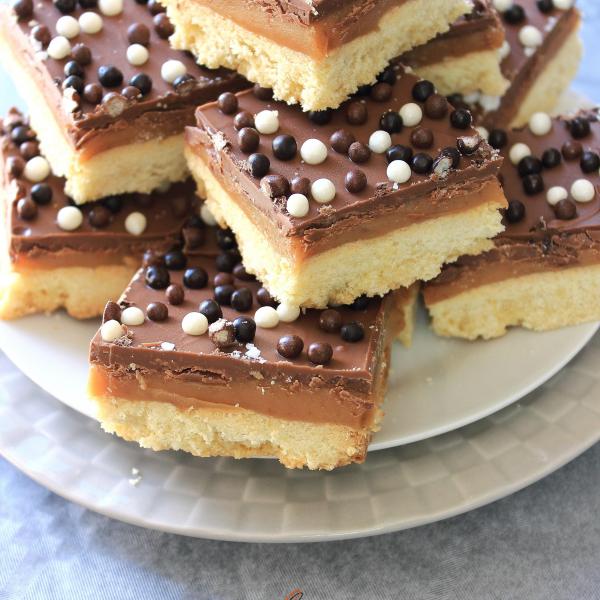 Recette Carres Caramel Beurre Sale Chocolat Dit Shortbread En Video