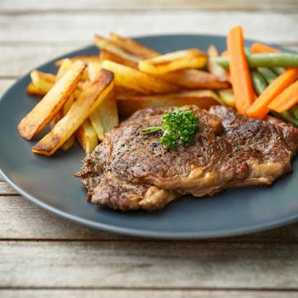 Recette - Entrecôte grillée et frites maison en vidéo