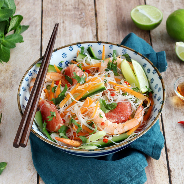 Salade Thaïlandaise aux vermicelles de riz, crevettes et pamplemousse-image