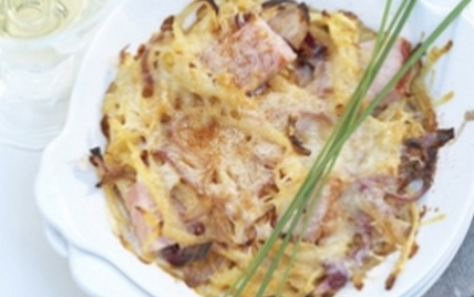 Gratin De Pommes De Terre Aux Oignons Avec Carré De Porc Et Gruyère Aoc