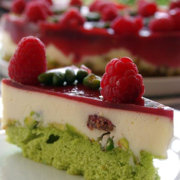 Recette Entremets A La Pistache Framboises Et Chocolat Blanc En Video