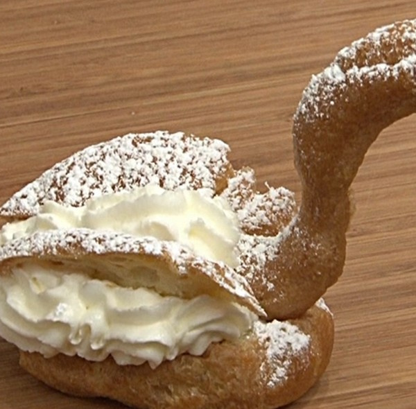 Cygnes A La Chantilly Video