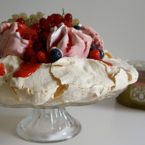 Recette Pavlova Aux Fruits Rouges Glace Carte D Or Facon Glacier Fraise Et Morceaux De Meringue 750g